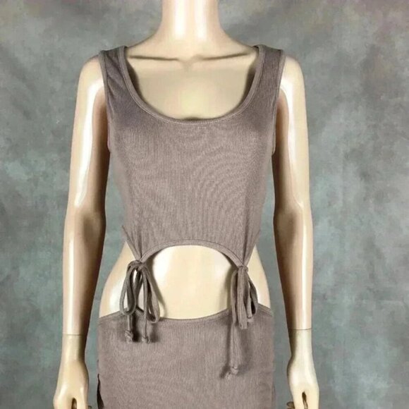 Cut-Out Waist Ruched Bodycon Dress NEW Size Large - Picture 3 of 11